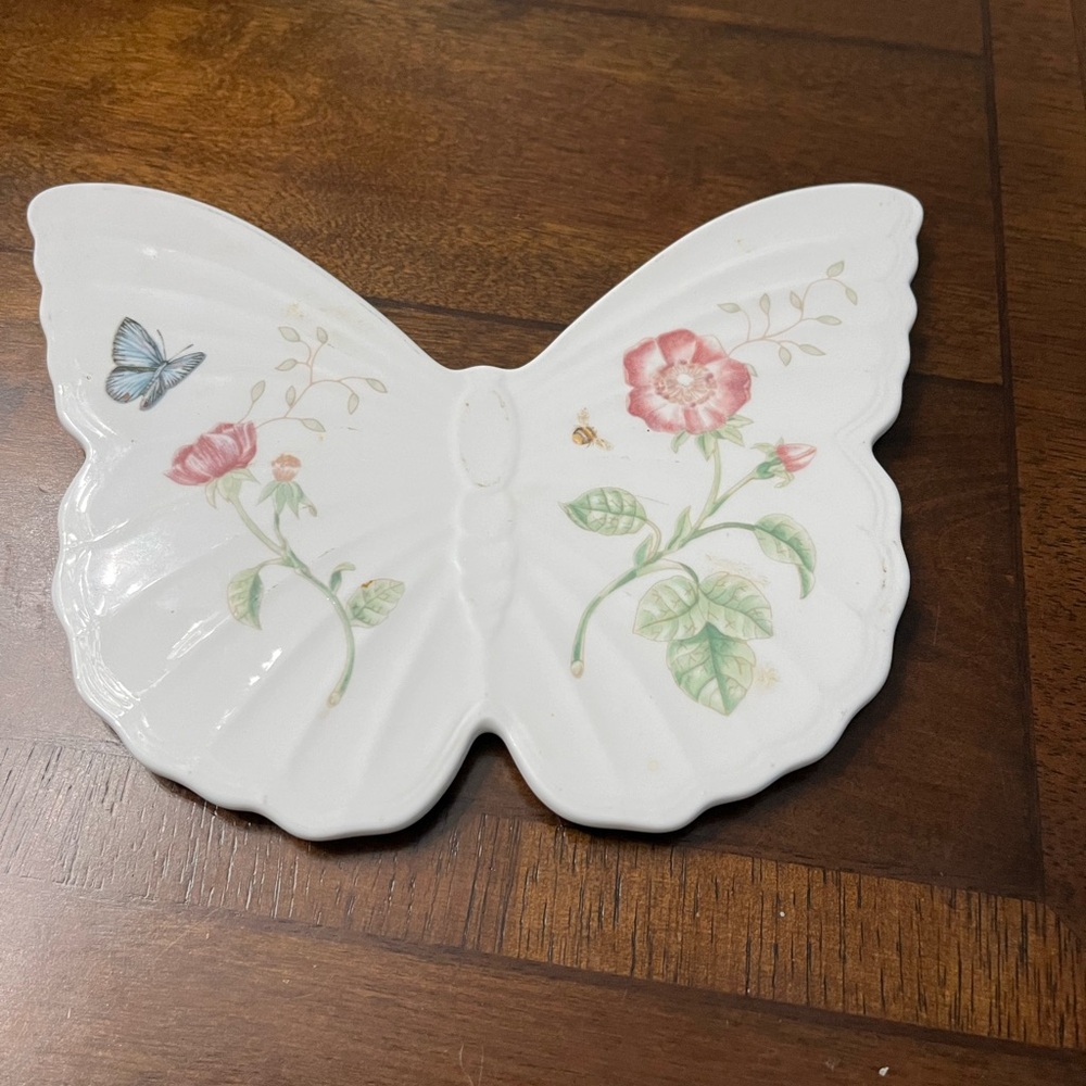 Lenox butterfly meadow porcelain butterfly decoration, 9.25” L x 7” W.